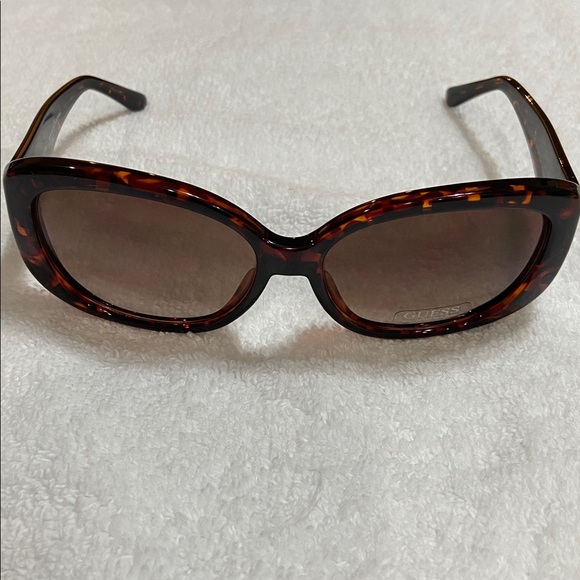 Guess Brown Tortoise Sunglasses main image 4